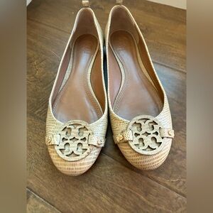 Tory Burch Textured Beige Loafers